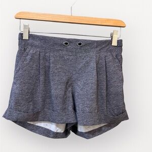 Lululemon Spring Break Away Short II Womens Sz 4 Gray Athleisure Running sporty.